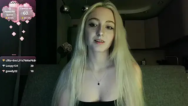 white_liillyy on StripChat