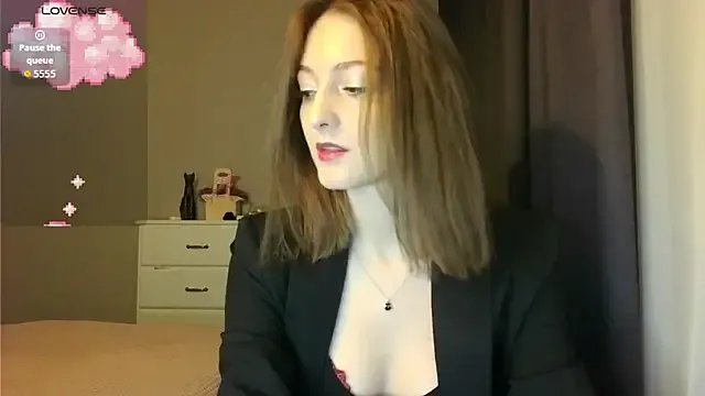 white_liillyy on StripChat