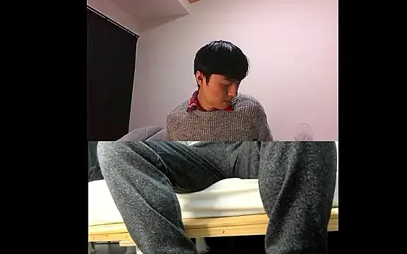 whitebriefboy on StripChat