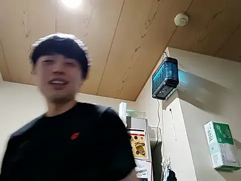 whitebriefboy — Freechat on StripChat