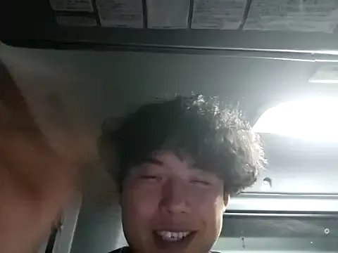 whitebriefboy on StripChat