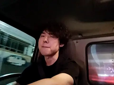 whitebriefboy on StripChat