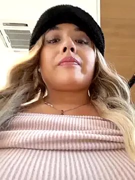 Xvctoriax8 on StripChat