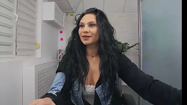 YaraXCox on StripChat