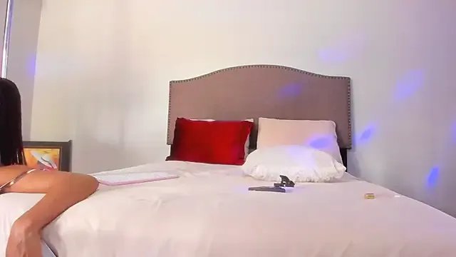 yiauana on StripChat