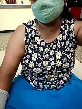 Yoursriya25 on StripChat