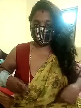 Yoursriya25 on StripChat