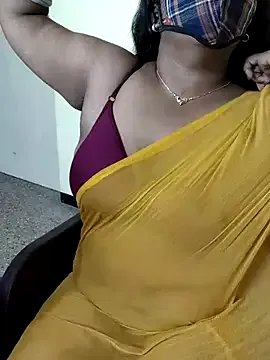 Yoursriya25 on StripChat