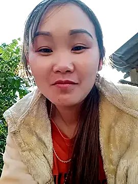 yula-bi on StripChat