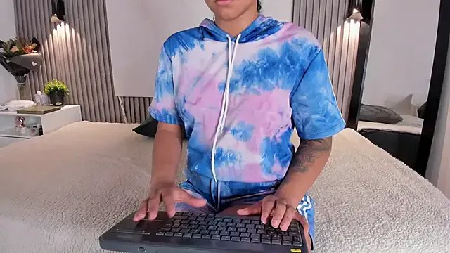 Freechat Zafiiraa on StripChat