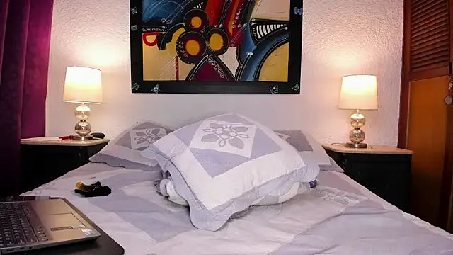 Zahra_Elena on StripChat