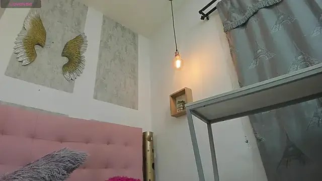 zhamira_21 on StripChat