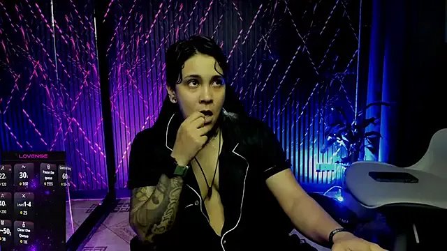 ZhoeStrong — show naked