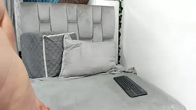 Zoe_Curvy on StripChat