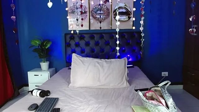 Zoe_olsen on StripChat