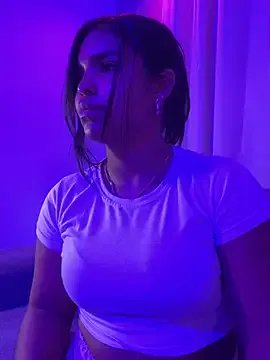 zoe_roux21 on StripChat