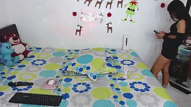 Zoe_small on StripChat