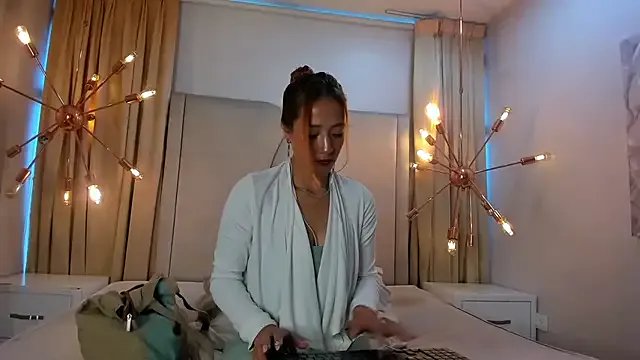 zoe_taylorr1 on StripChat