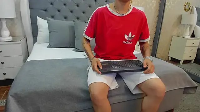 Freechat ZoeKrug on StripChat