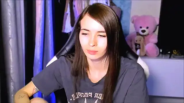 Freechat ZoyaMill on StripChat