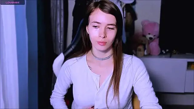 Freechat ZoyaMill on StripChat