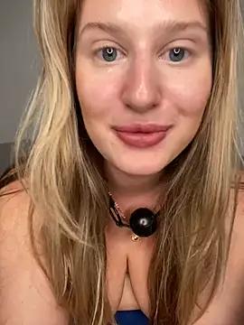 Photos of Busty-Ellie from StripChat is Freechat