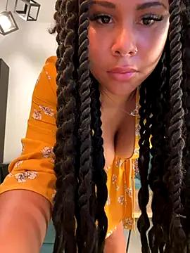 Photos of HaileyDiana from StripChat is Freechat