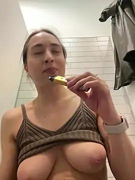 Photos of Holly_Play from StripChat is Freechat