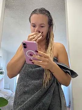 Photos of isisxoxx from StripChat is Freechat