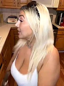 Photos of LittleMissEeve from StripChat is Freechat