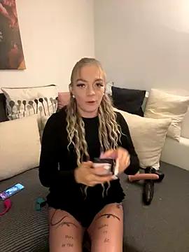 Photos of LizzyLush_ from StripChat is Freechat