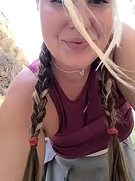 Photos of Mona_Plus from StripChat is Freechat