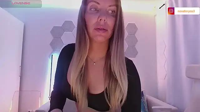 Photos of Nova-Lee from StripChat is Freechat