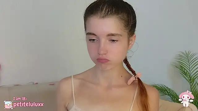 Photos of petiteluluxx from StripChat is Freechat