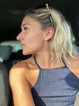 Photos of petrouchkaaa_ from StripChat is Freechat