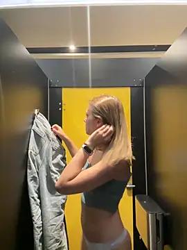 Photos of ValenciaShock from StripChat is Freechat